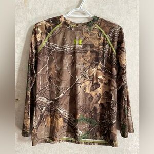 Under Armour boys youth extra large long sleeve loose camouflage shirt